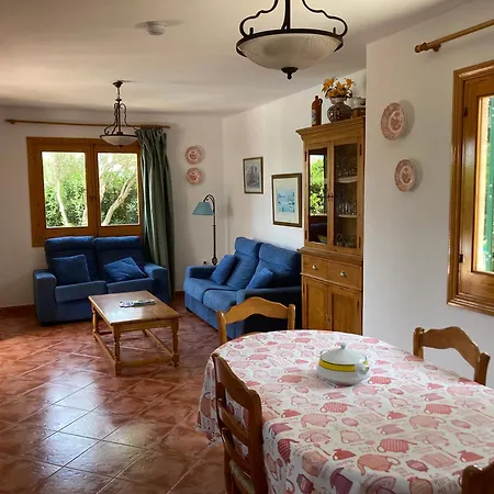 Beautiful & Swimming Pool In קאלה בלנקה