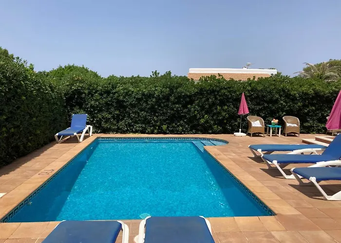 Beautiful & Swimming Pool In בית נופש