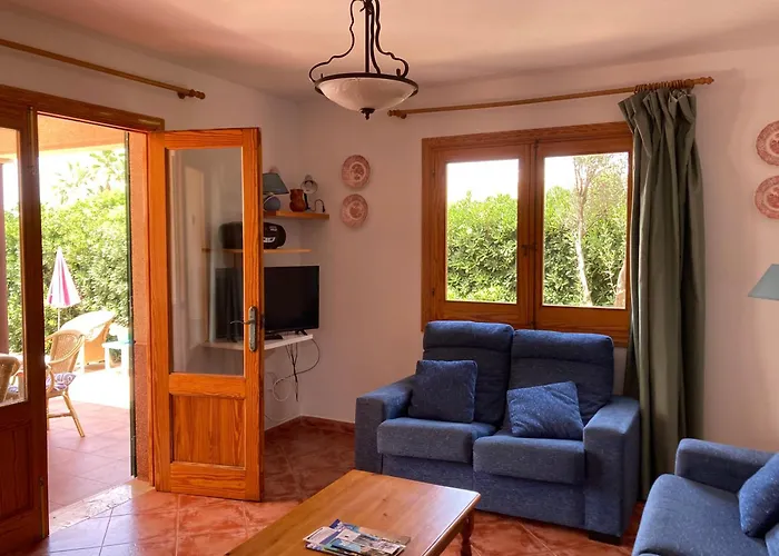 Beautiful & Swimming Pool In בית נופש קאלה בלנקה