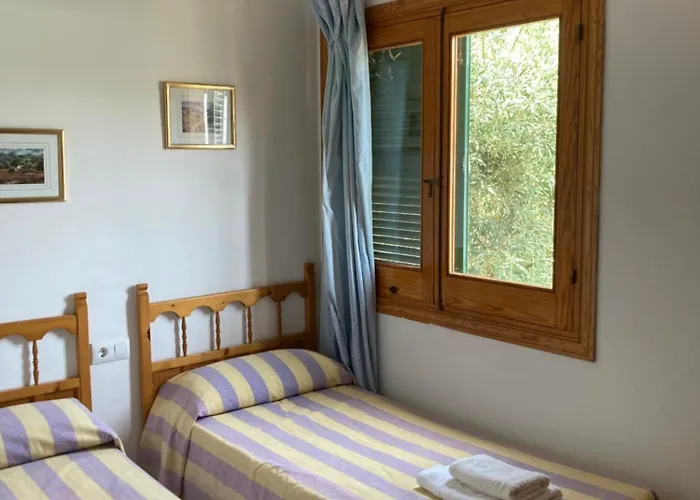 Beautiful & Swimming Pool In בית נופש