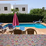 بيت للعطل Beautiful & Swimming Pool In *