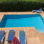 Beautiful & Swimming Pool In Дом отдыха Кала-Бланка