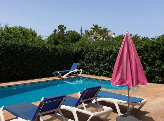 Beautiful & Swimming Pool In Сasa de vacaciones *