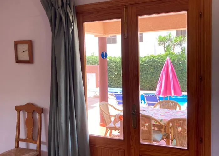 Beautiful & Swimming Pool In Сasa de vacaciones *