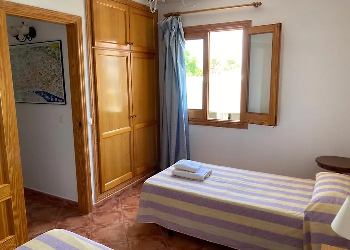 Beautiful & Swimming Pool In Сasa de vacaciones *